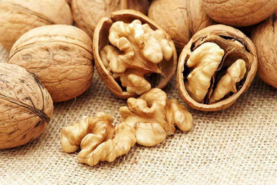 ZION Kashmiri Walnuts Akhrot 1kg yummy Paper Shell Walnut Kashmiri Walnuts(1 x 1 kg)