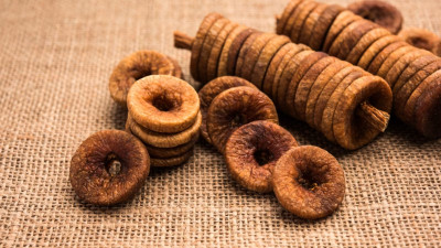 Get Fresh GFAnjeer / Figs (soft & Medium Size Anjeer) (1kg) Figs  (1000 G) For Rs. 459 @ 65 %