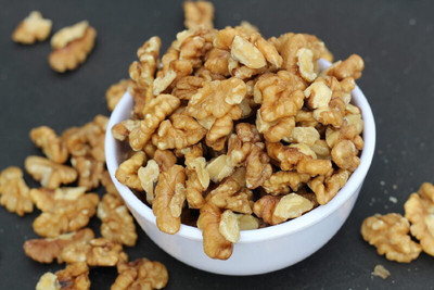 triangle 1 Kgs Walnut Kernels Quarter Kashmiri Akhrot Giri | Lowest Price| Without Shell Walnuts(2 x 0.5 kg)