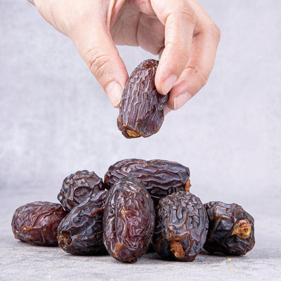 Royal foodery Dates | Khajuur | Jumbo date rich source of nutrition Khajoor Dates(1 x 500 g)