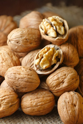 ZION Kashmiri Walnuts 1kg Akhrot yummy Paper Shell Walnut Walnuts(1 kg)