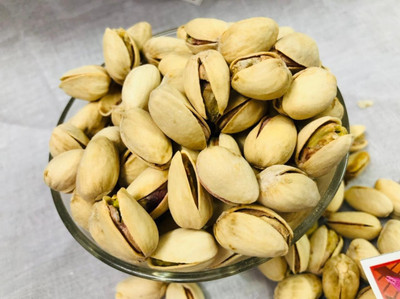 INDIAN MANWAR California Roasted Pistachios Large Lightly Salted Pista (400g) Pistachios(1 x 400 g)