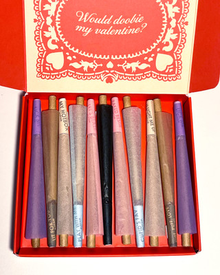 LIT Pre Rolled Cones Unruled King Size 14 gsm Paper Roll(Set of 2, Multicolor)