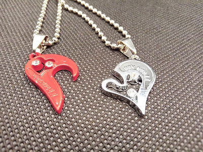 m a enterprises F 293_JSE-red hrt pendent Stone Pendant Set