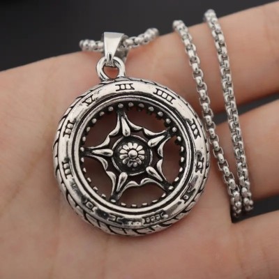 pasu fashion Silver Biker Compass With Box Chain Travel Necklace, Silver Silver Pendant Set