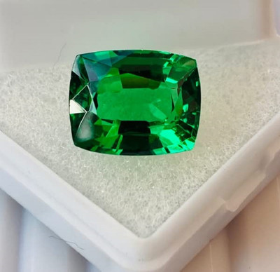 KUSHMIWAL GEMS 11.25 Ratti 10.5 Crt Astrologer A+Quality Zambian Emerald/Panna Earth Mind Stone Emerald Stone