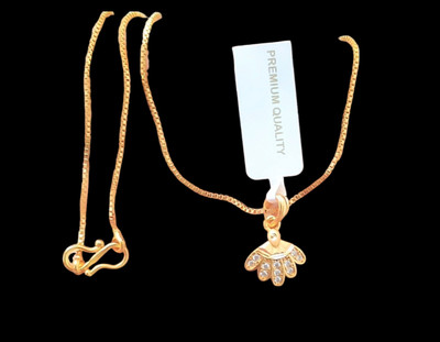 DIVS FASHION TULIP DESIGN PENDANT WITH BOX CHAIN Gold-plated Brass Pendant Set
