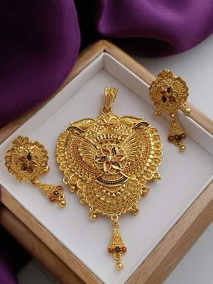 Yuktira Collection Brass Gold-plated Gold Jewellery Set(Pack of 1)