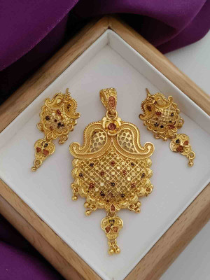 Univers Fashion Trends PDSETMLTI18 Gold-plated Agate Brass Pendant Set