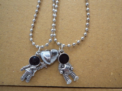EndlessFashion C 148_JSE-astronaut Silver Stone Pendant Set