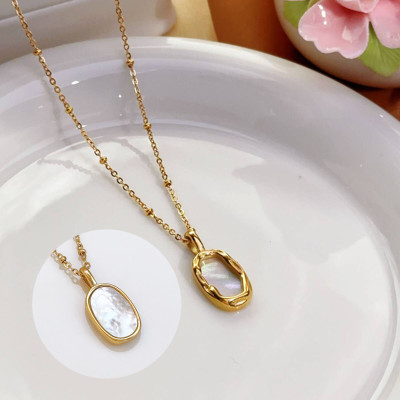 MYKI Anti-Tarnish Oval Shell Pendant Gold Necklace Gold-plated Stainless Steel Pendant