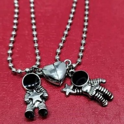 omaya jewels funky stylish locket pendant Stainless Steel Pendant Set