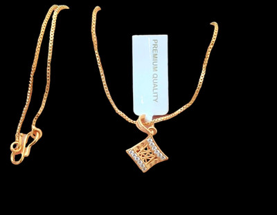 DIVS FASHION SQUARE DESIGN PENDANT WITH BOX CHAIN Gold-plated Brass Pendant Set
