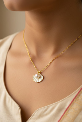 thejewels Women Pearl Shell Pendant Necklace Gold-plated Metal Pendant