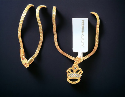 DIVS FASHION KING CROWN SHAPED PENDANT WITH MICRO GOLD PLATED CHAIN Gold-plated Brass Pendant Set