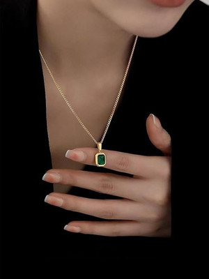 Amisha Hub Gold-Plated Chain with Emerald Green Square for Women Gold-plated Emerald Stainless Steel Pendant