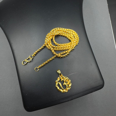 Charms Pendant With Gold Chain Daily Use Jewelry for Men & Women Gold-plated Alloy Locket Set