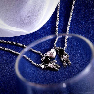 Syfer Valentine day Gift Astronaut Couple Pendant Magnet Attraction Couple Locket Silver Stainless Steel Pendant