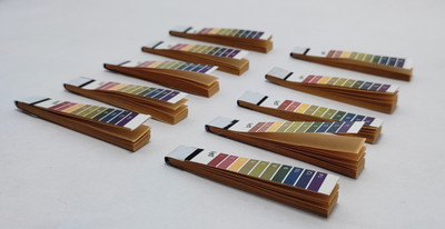 moolenterprises Full pH 1-14 Test Indicator Litmus pH Paper Ph Test 200 Strips (1 - 14) tests Ph Test Strip(1 - 14)