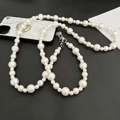 DAREBYGOLDENERA MIX SIZE PEARL CHARMS Phone Charm(White)