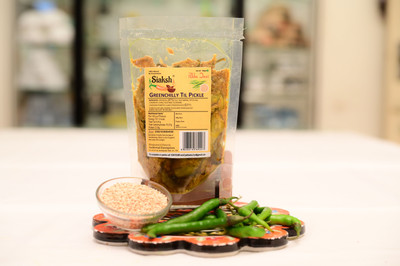 Siaksh Special Fresh Homemade Stuffed Green Chilli Pickle/hari mirchi ka Achar Green Chilli Pickle(100 g)
