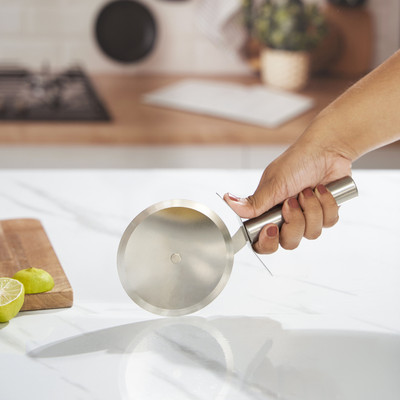 DecorTwist Pizza Cutter with Handle Premium Wheel Rolling Pizza Slicer for Kitchen Tools Rolling Pizza Cutter(Stainless Steel)
