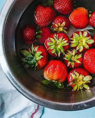 XOLDAA XOLDAA F1quality hybrid strawberry seeds Seed(70 per packet)