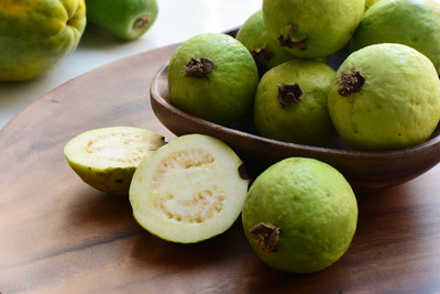 the green dotcom Fresh Sweet Guava Fruit hybrid (High yield variety) Seed(105 per packet)