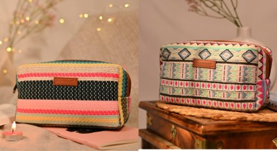 Visual Echoes Cosmetic Pouch(Multicolor)