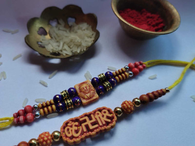 SM Enterprise Religious RAKHISAIOM-PCKOF2 Assorted Bracelet  Set(2 RAKHI)