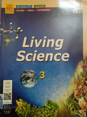 Living Science 3(Paperback, Lekshmi Menon)