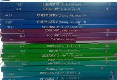 Aakash Study Material Neet (RM)Physics 5 Chemistry 5 Zoology 4 Botany 4