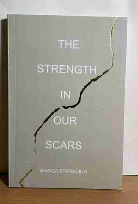 The Strength In Our Scars(Paperback, Bianca Sparacino)