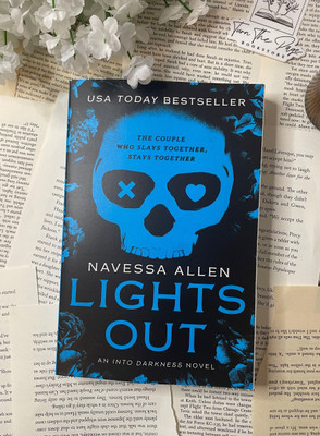 Lights Out(Paperback, Navessa allen)