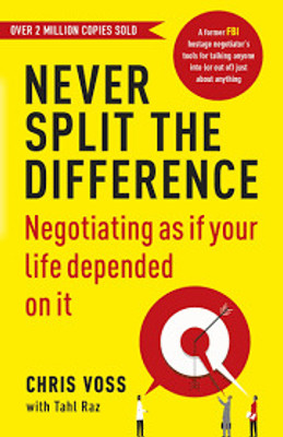 NEVER SPLIT THE DIFFERENCE Paperback(Paperback, Chris voss)