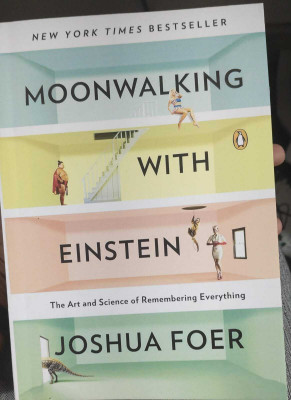 Moonwalking With Einstein(Paperback, Joshua Foer)