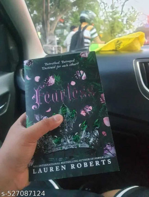 Powerless(Paperback, LAUREN ROBERTS)
