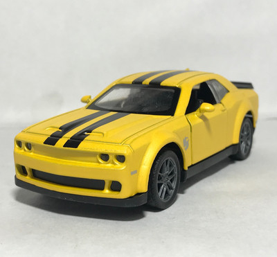 crezor toys Dodge Challenger Metal Car Toy with Lights & Sound – 1:36 Alloy Scale(Yellow)