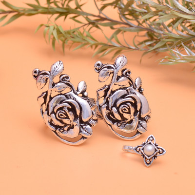 Tanusha Jewels Silver Plated Floral Bichiya & Nosestud Set Brass Pearl Silver Plated Toe Ring Set