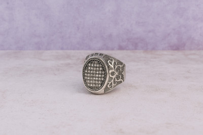 Meedoz Vintage Men's Ring with Crystal Stones – Antique Royal Design, Engraved Pattern Stainless Steel Agate Gold Plated Ring