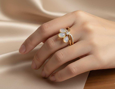 Diyaana Diyaana Creation Golden Petal Elegance Ring for Women's & Girls. Alloy Cubic Zirconia, Beads Gold Plated Ring
