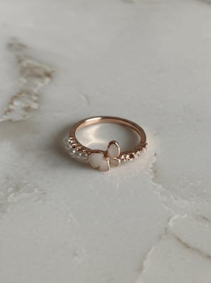 Tachyon Elegant Butterfly-Inspired Rose Gold Ring with Pearls & Crystals Alloy Pearl Ring