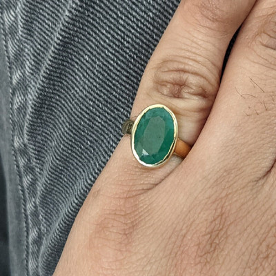 TODANI JEMS Natural Emerald/Panna Stone 5.25 ratti Gold plated finger ring for unisex Brass Emerald Gold Plated Ring