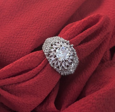 thecloset Women’s Platinum-Plated CZ Floral Cluster Cocktail Ring Brass Cubic Zirconia Rhodium Plated Ring