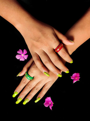 Brotherskart Red And Green Pola Finger Ring Set Of 2 Random Design Plastic Gold Plated Ring
