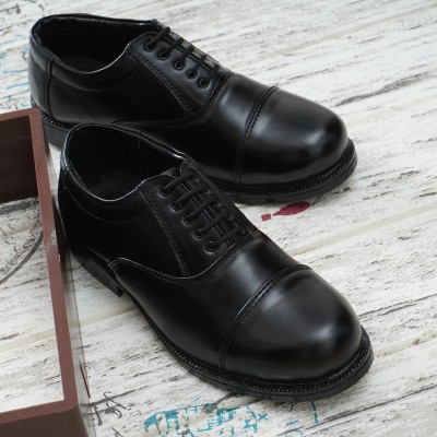 Turbit Soft Toe Genuine Leather Safety Shoe(Black, S1, Size 7)