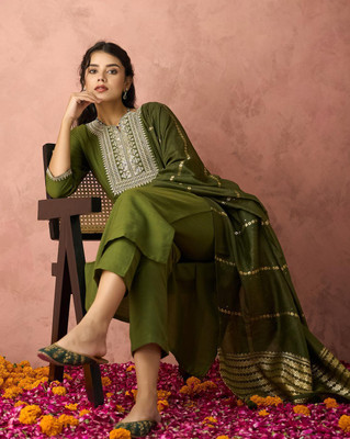 hiru fashion Women Kurta Pant Dupatta Set