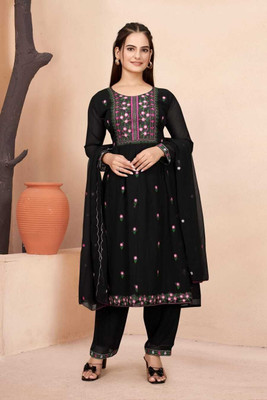 aenor fashion Embroidered Kurta, Dhoti Pant & Dupatta Set