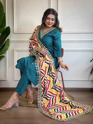 paya fashion Embellished Kurta, Trouser/Pant & Dupatta Set