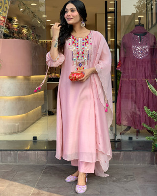 VHCLOTHES Self Design Kurta, Salwar & Dupatta Set